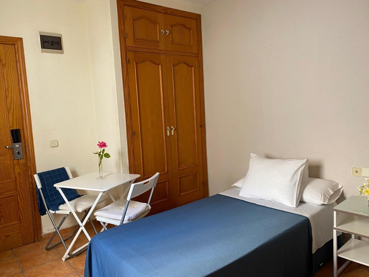 Hostal Moscatel Malaga Luaran gambar
